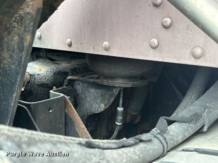 image for item DY0391 2010 Kenworth T660 semi truck