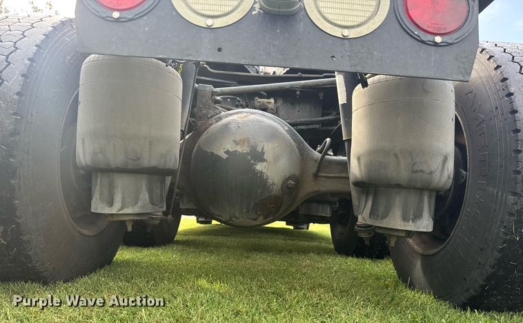 image for item DY0391 2010 Kenworth T660 semi truck