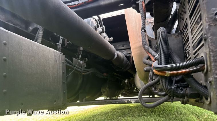 image for item DY0391 2010 Kenworth T660 semi truck