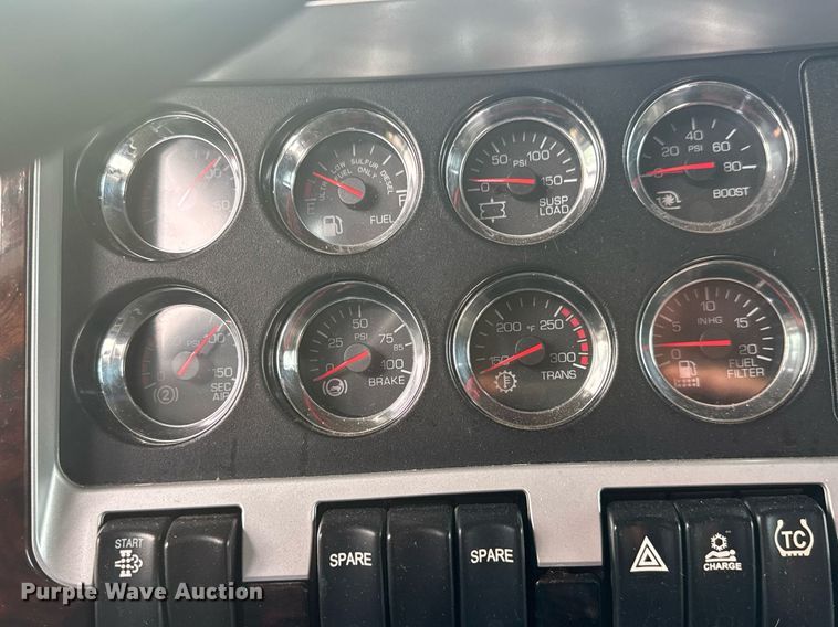 image for item DY0391 2010 Kenworth T660 semi truck