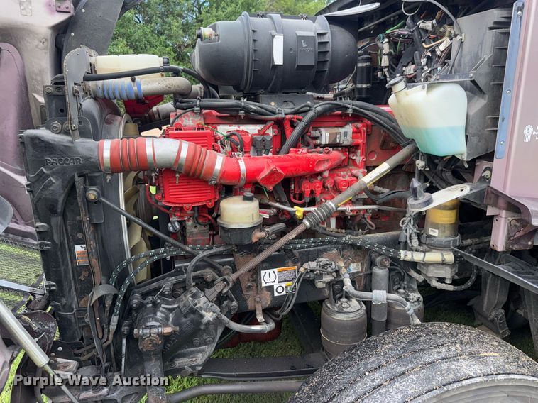 image for item DY0391 2010 Kenworth T660 semi truck