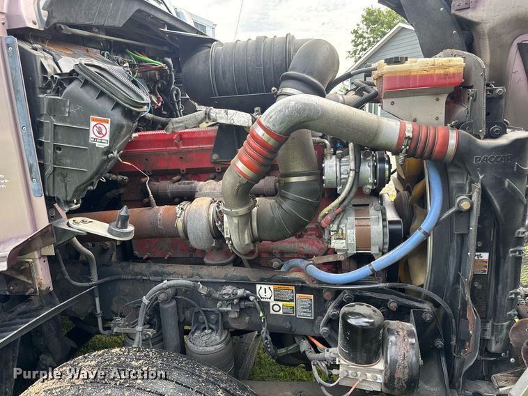 image for item DY0391 2010 Kenworth T660 semi truck