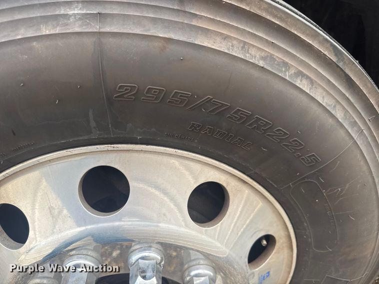 image for item DY0391 2010 Kenworth T660 semi truck