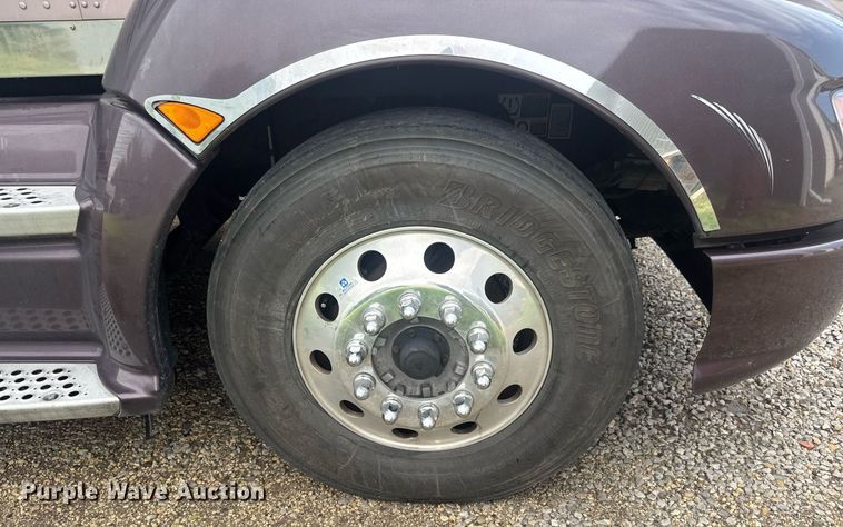 image for item DY0391 2010 Kenworth T660 semi truck