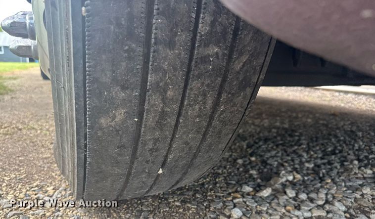 image for item DY0391 2010 Kenworth T660 semi truck