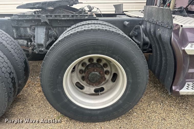 image for item DY0391 2010 Kenworth T660 semi truck