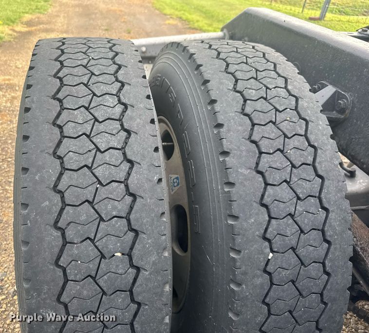 image for item DY0391 2010 Kenworth T660 semi truck