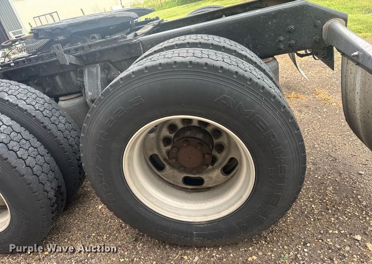 image for item DY0391 2010 Kenworth T660 semi truck