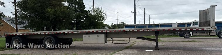 image for item DY0437 2006 Chaparral flatbed trailer