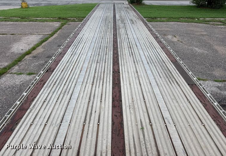 image for item DY0437 2006 Chaparral flatbed trailer