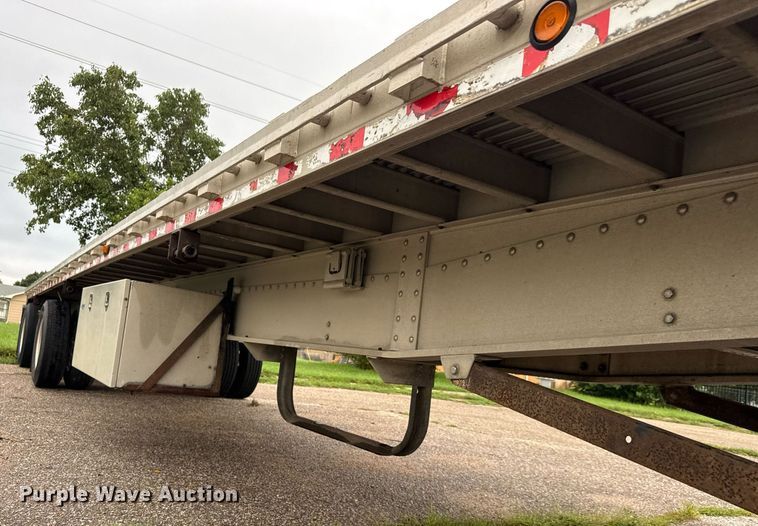 image for item DY0437 2006 Chaparral flatbed trailer