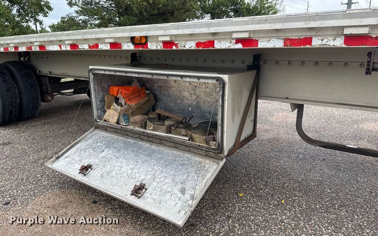image for item DY0437 2006 Chaparral flatbed trailer