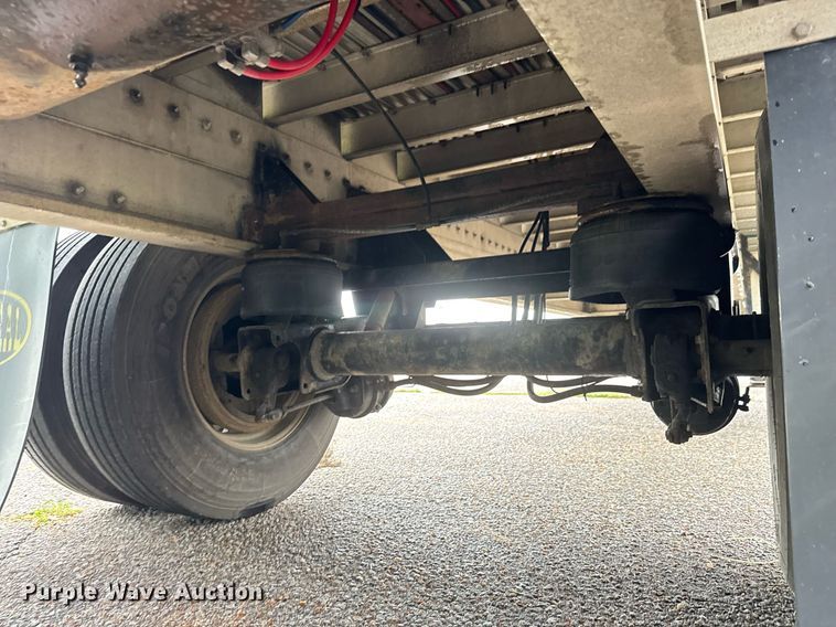 image for item DY0437 2006 Chaparral flatbed trailer