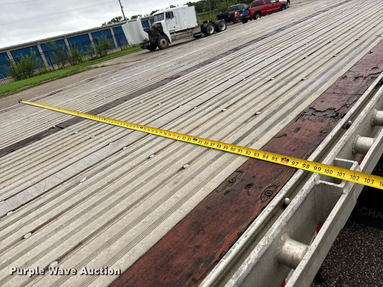 image for item DY0437 2006 Chaparral flatbed trailer