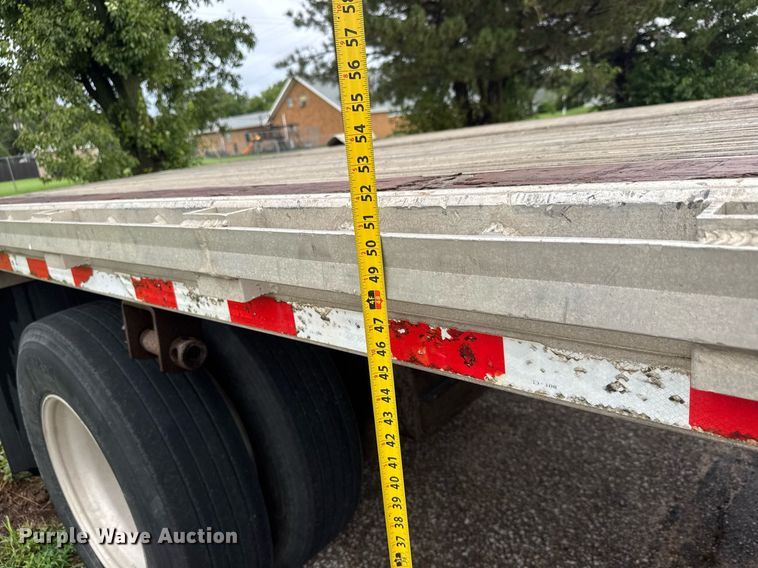 image for item DY0437 2006 Chaparral flatbed trailer