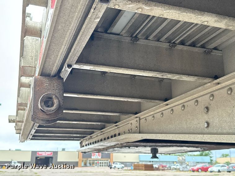 image for item DY0437 2006 Chaparral flatbed trailer