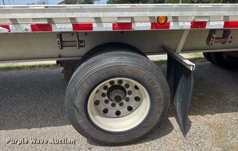 image for item DY0437 2006 Chaparral flatbed trailer