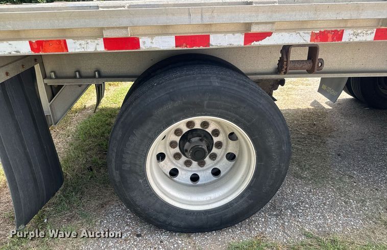 image for item DY0437 2006 Chaparral flatbed trailer