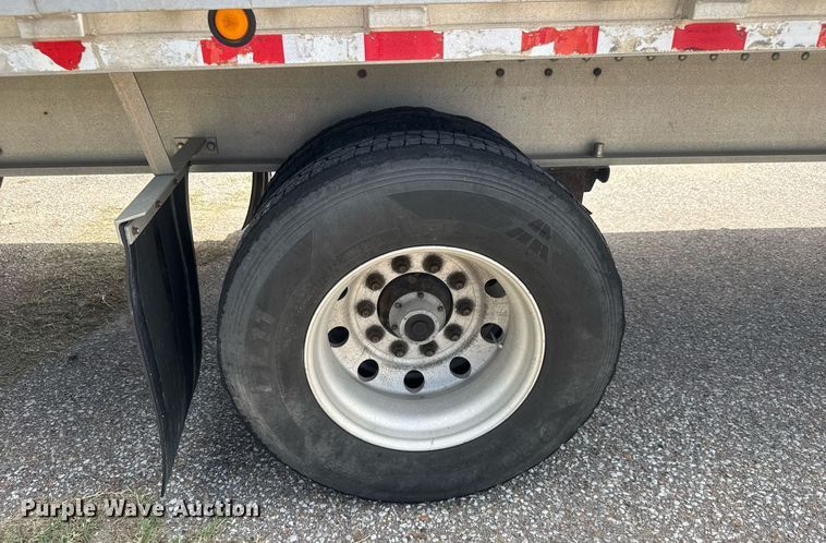 image for item DY0437 2006 Chaparral flatbed trailer