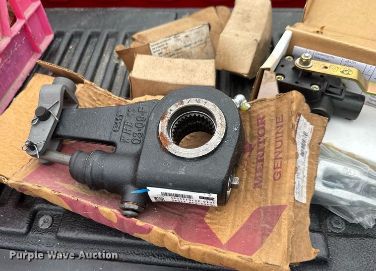 image for item DY0437 2006 Chaparral flatbed trailer