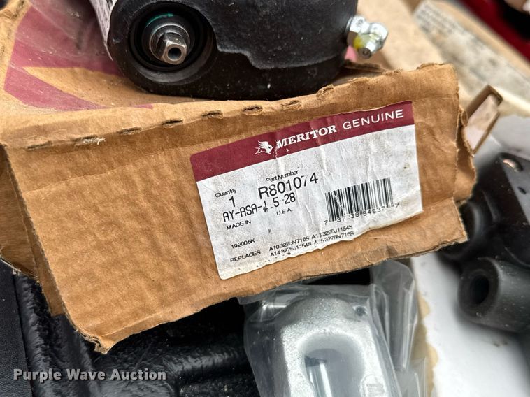 image for item DY0437 2006 Chaparral flatbed trailer