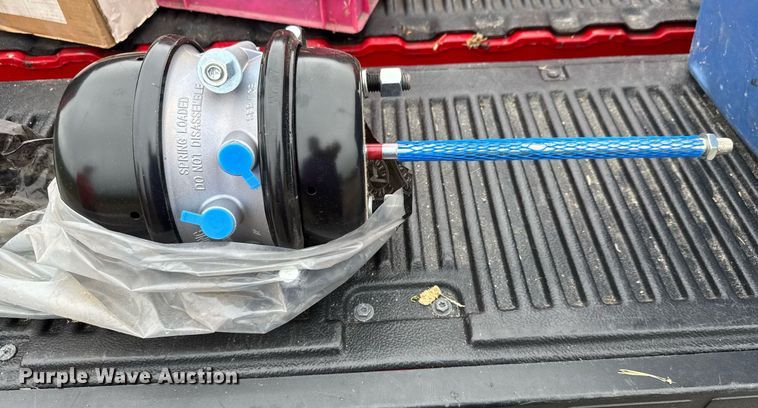 image for item DY0437 2006 Chaparral flatbed trailer