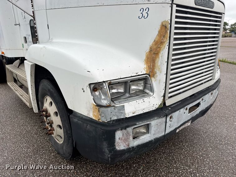 image for item DY0438 1995 Freightliner FLD120 semi truck