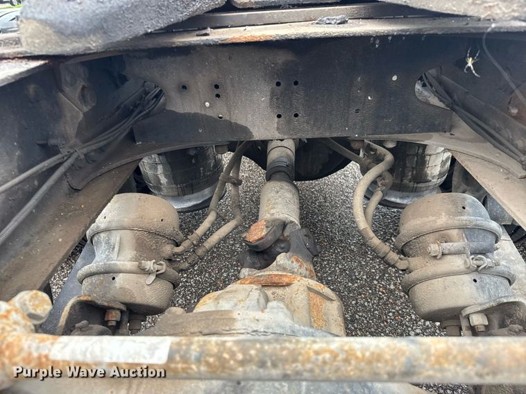 image for item DY0438 1995 Freightliner FLD120 semi truck