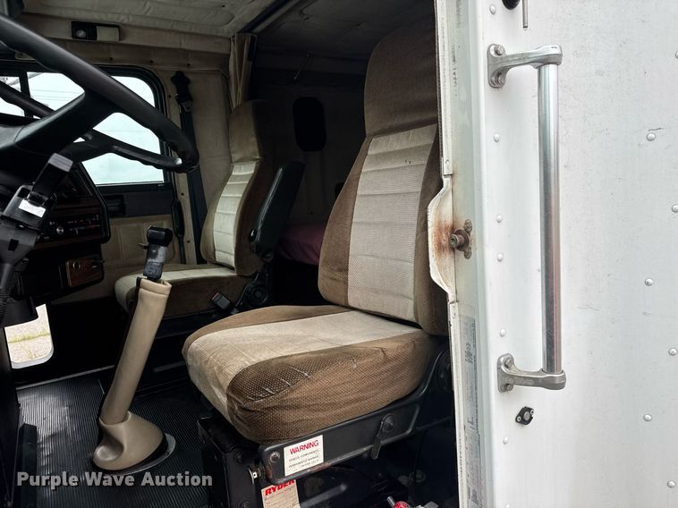 image for item DY0438 1995 Freightliner FLD120 semi truck