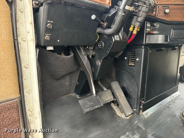 image for item DY0438 1995 Freightliner FLD120 semi truck