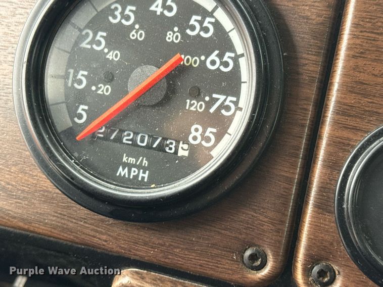 image for item DY0438 1995 Freightliner FLD120 semi truck