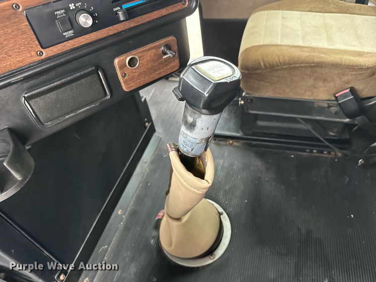 image for item DY0438 1995 Freightliner FLD120 semi truck