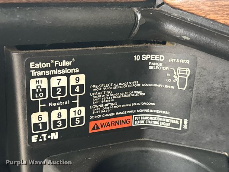 image for item DY0438 1995 Freightliner FLD120 semi truck