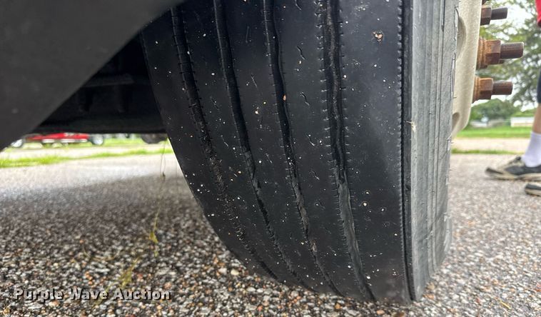 image for item DY0438 1995 Freightliner FLD120 semi truck