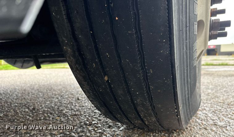 image for item DY0438 1995 Freightliner FLD120 semi truck