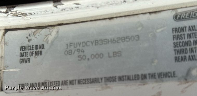 image for item DY0438 1995 Freightliner FLD120 semi truck