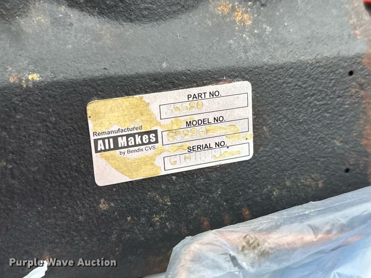 image for item DY0438 1995 Freightliner FLD120 semi truck