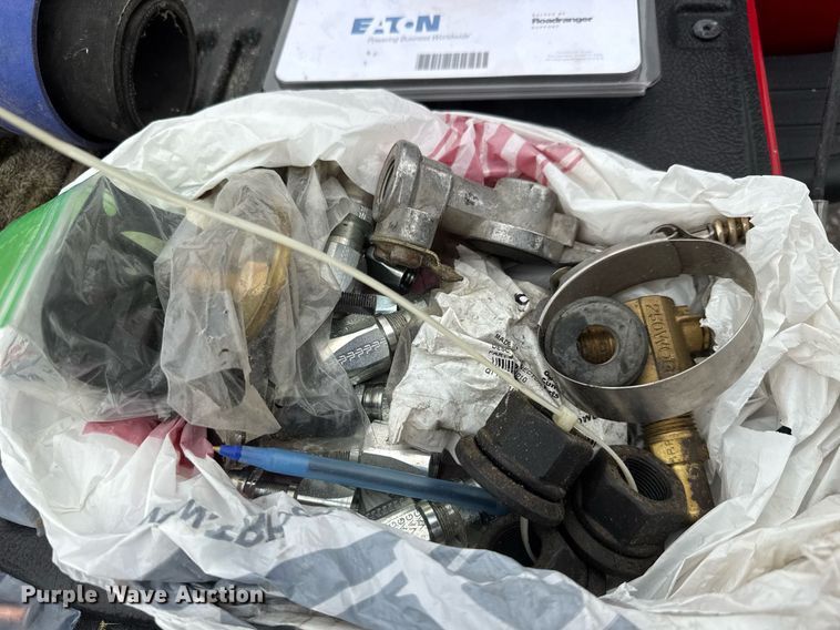 image for item DY0438 1995 Freightliner FLD120 semi truck