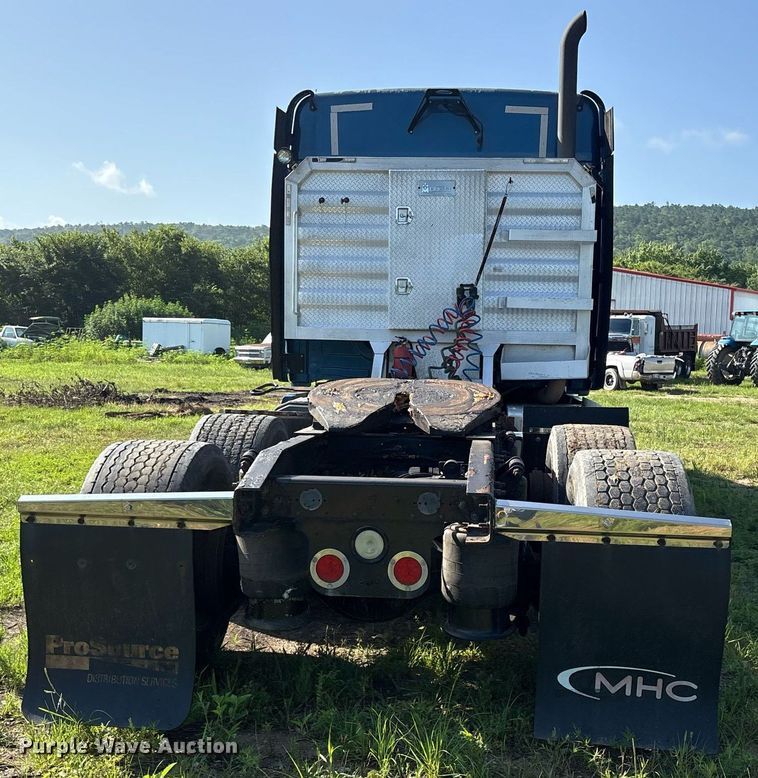 image for item DY0754 2009 Freightliner Cascadia semi truck