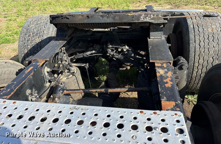 image for item DY0754 2009 Freightliner Cascadia semi truck