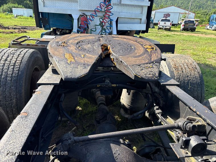 image for item DY0754 2009 Freightliner Cascadia semi truck