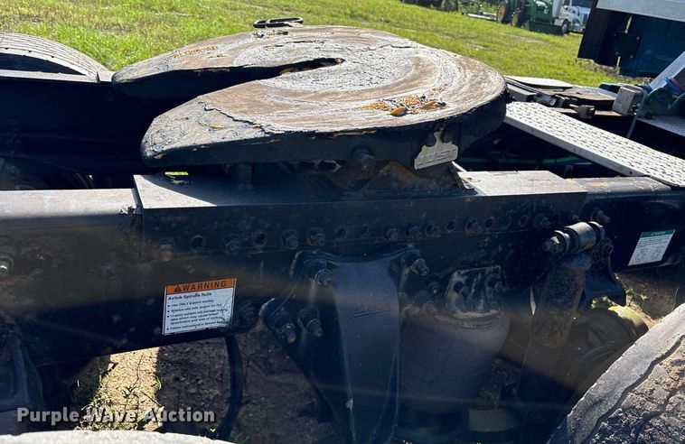 image for item DY0754 2009 Freightliner Cascadia semi truck