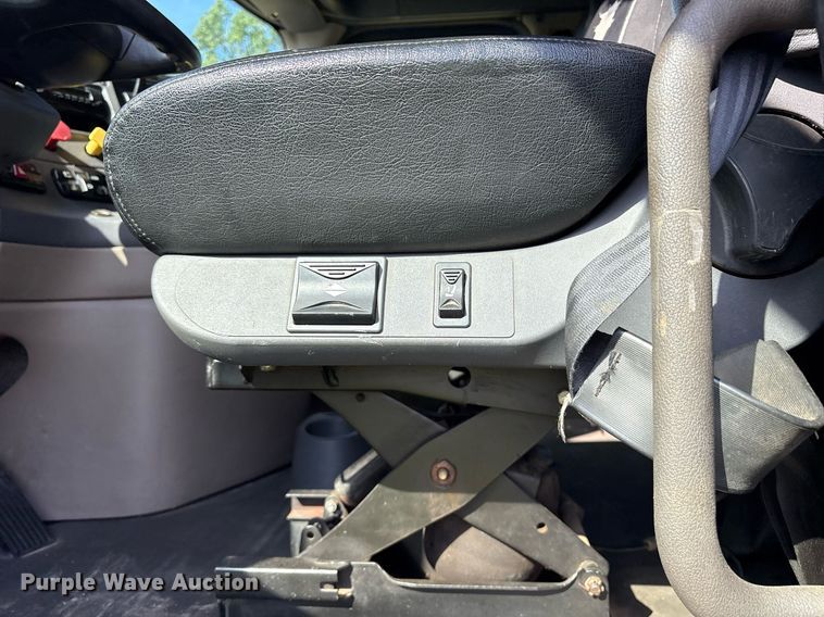 image for item DY0754 2009 Freightliner Cascadia semi truck