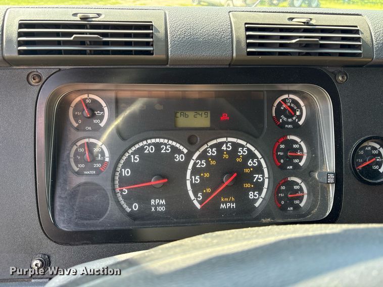 image for item DY0754 2009 Freightliner Cascadia semi truck