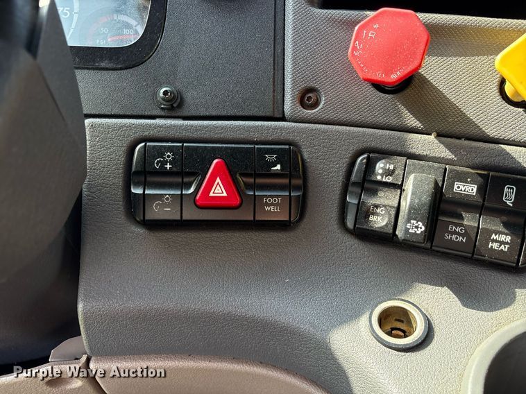 image for item DY0754 2009 Freightliner Cascadia semi truck