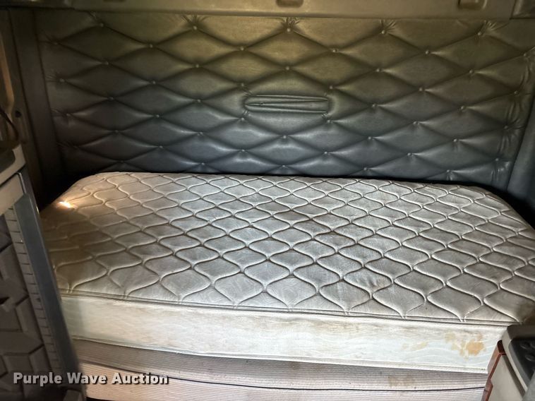 image for item DY0754 2009 Freightliner Cascadia semi truck