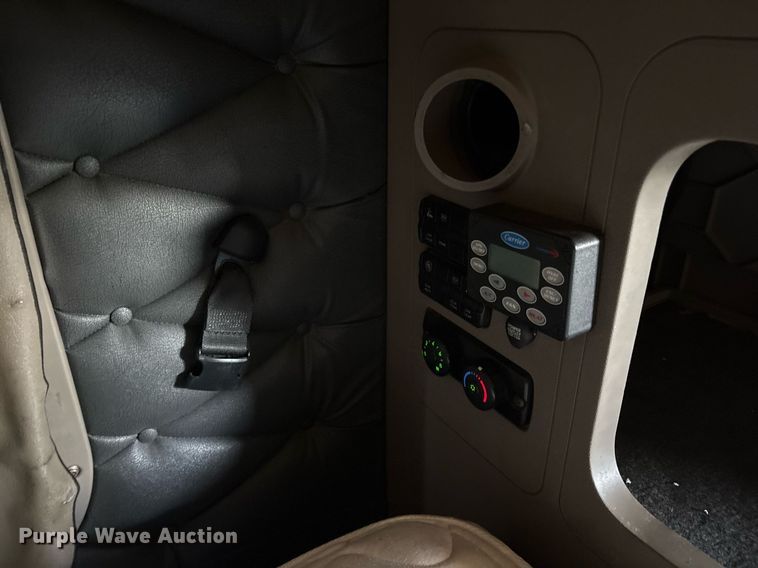 image for item DY0754 2009 Freightliner Cascadia semi truck