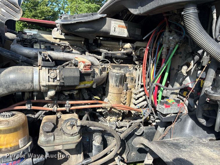 image for item DY0754 2009 Freightliner Cascadia semi truck