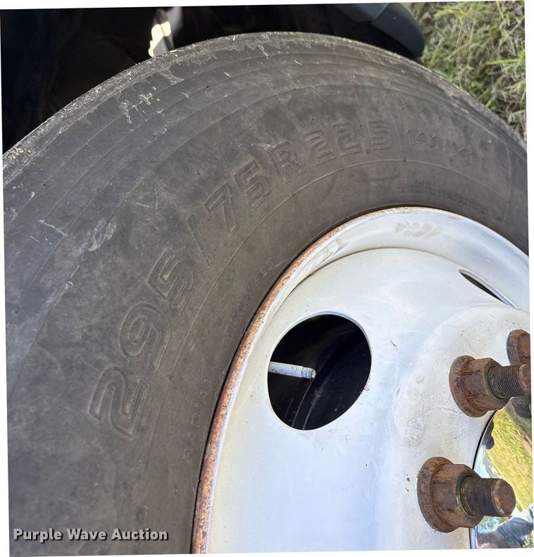 image for item DY0754 2009 Freightliner Cascadia semi truck