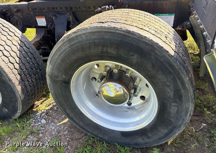 image for item DY0754 2009 Freightliner Cascadia semi truck